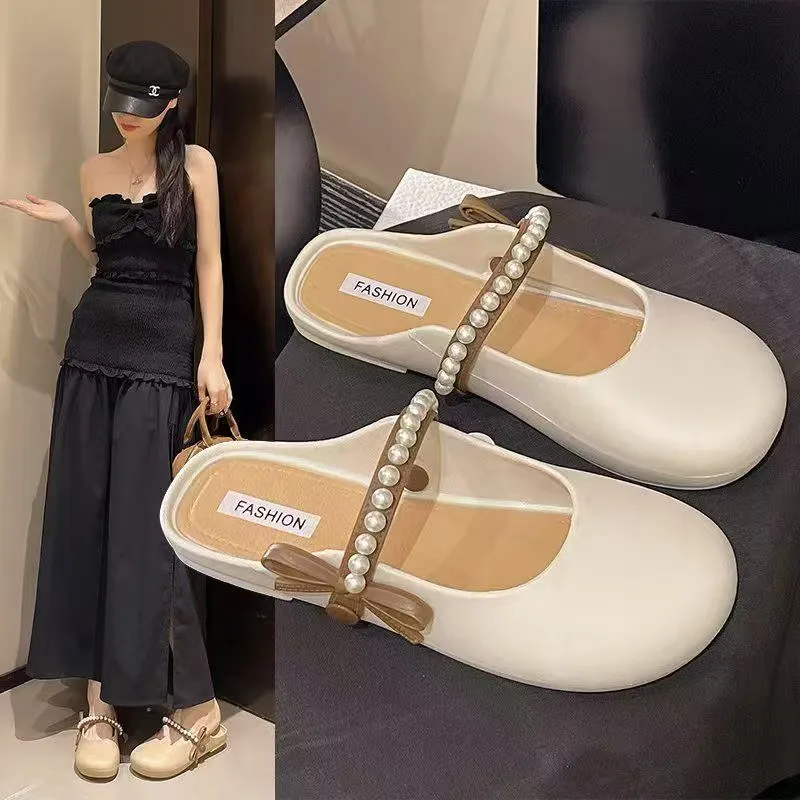 <strong>Foot Fashion: Unveiling Summer Sandal Styling Tips</strong>